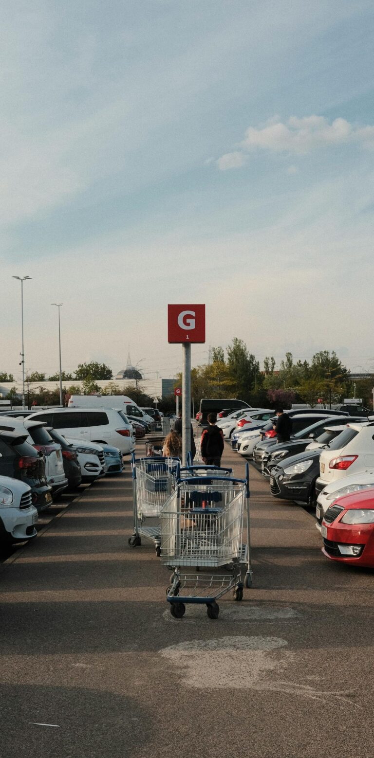 why there is no parking space in i8 islamabad